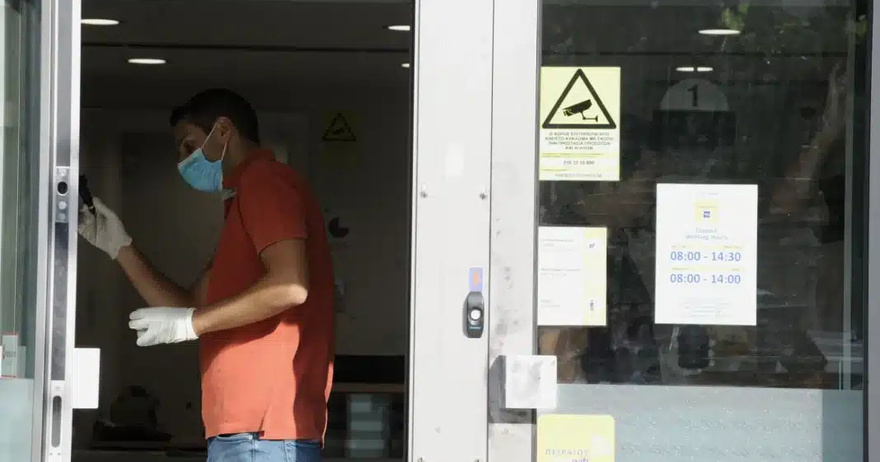 Ένοπλη ληστεία με ομηρία σε τράπεζα – Άνοιξαν το χρηματοκιβώτιο, άρπαξαν 200.000 εupώ και εξαφανίστηκαν