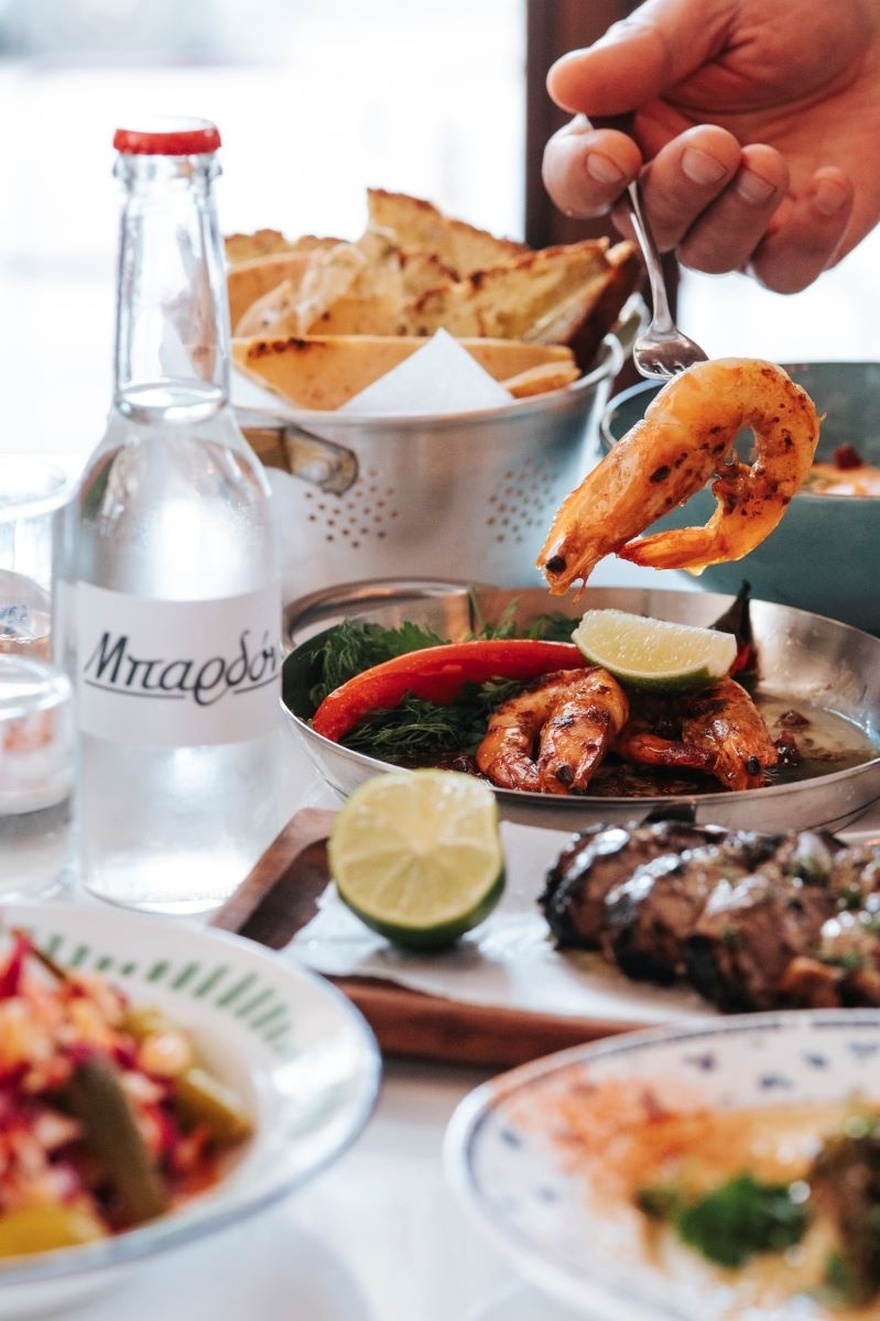 Μπαρδόν: Το νέο μεζεδοπωλείο στο Παγκράτι