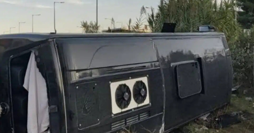 Εκτροπή λεωφορείου με 40 επιβάτες έξω από τον Ριζόμυλο του Βόλου – Στο νοσοκομείο 14 ελαφρά τραυματίες