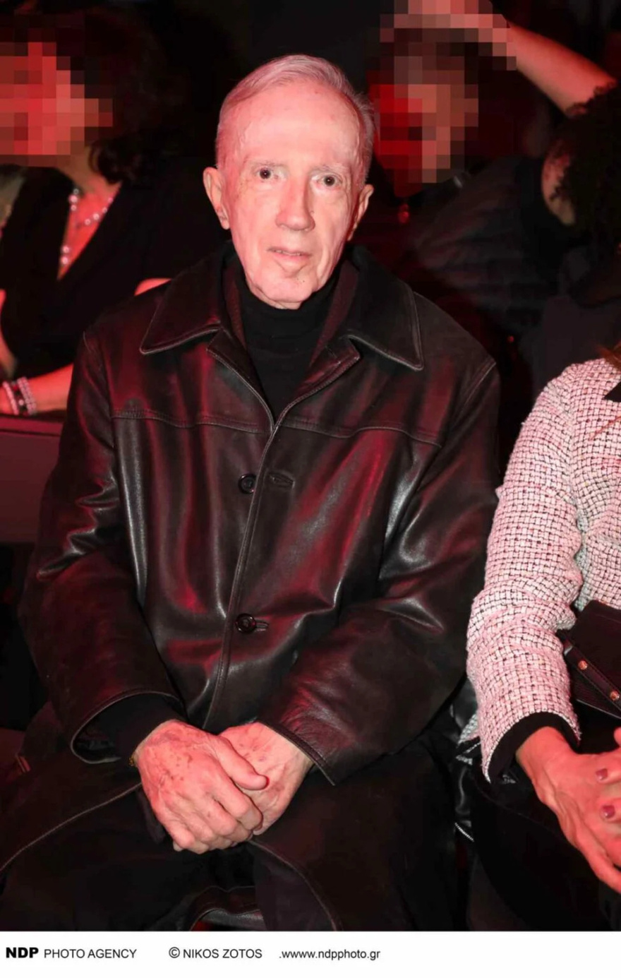 Καμάρωσε το κορίτσι του: Ο Πλεύρης στο πλευρό της Σιακαβάρα στο Athens Fashion Week – Περπάτησε στη πασαρέλα και τον ξετpέλανε