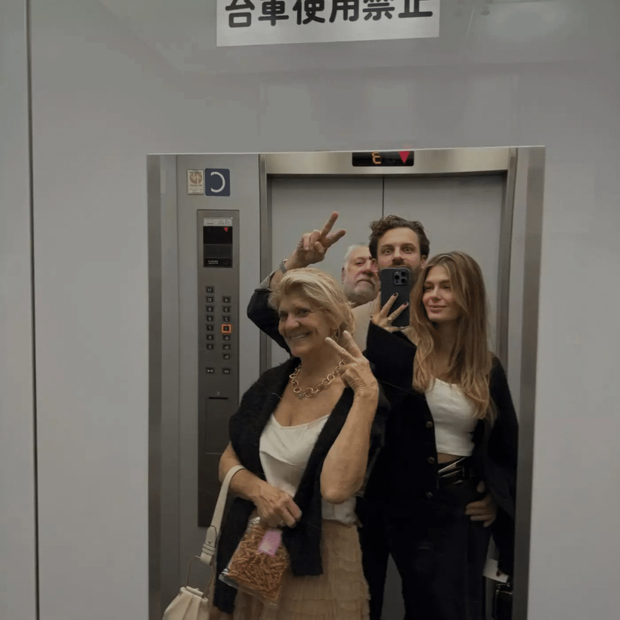 Αμαλία Κωστοπούλου: Πήγε Ιαπωνία με τον σύντροφό της, ανέβασε φώτο μαζί του και φάνηκε κάτι που… ξέχασε να βγάλει