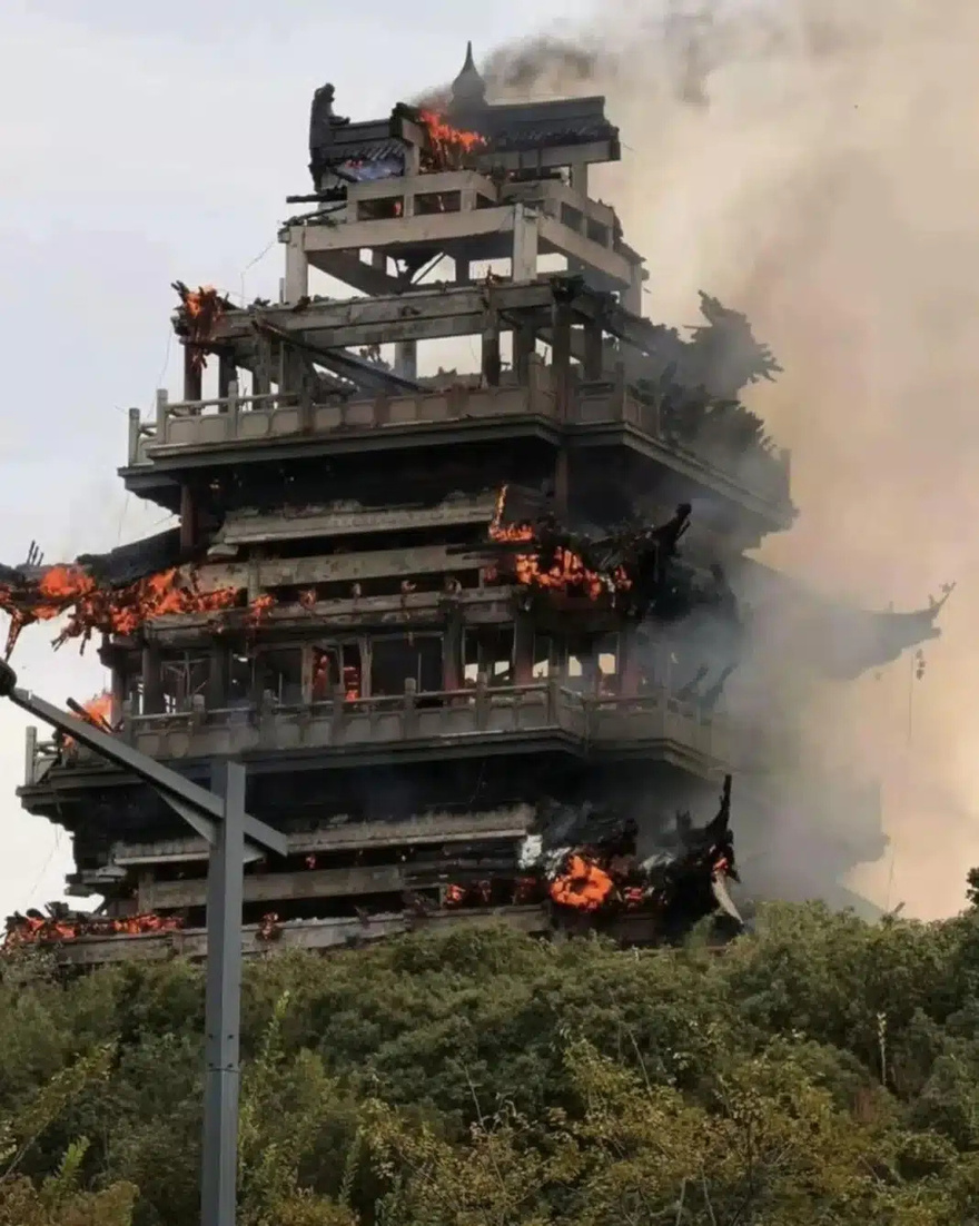 Κίνα: Μεγάλη φωτιά σε ιστορικό ναό 1.500 ετών – Το μοιραίο λάθος ενός τουρίστα