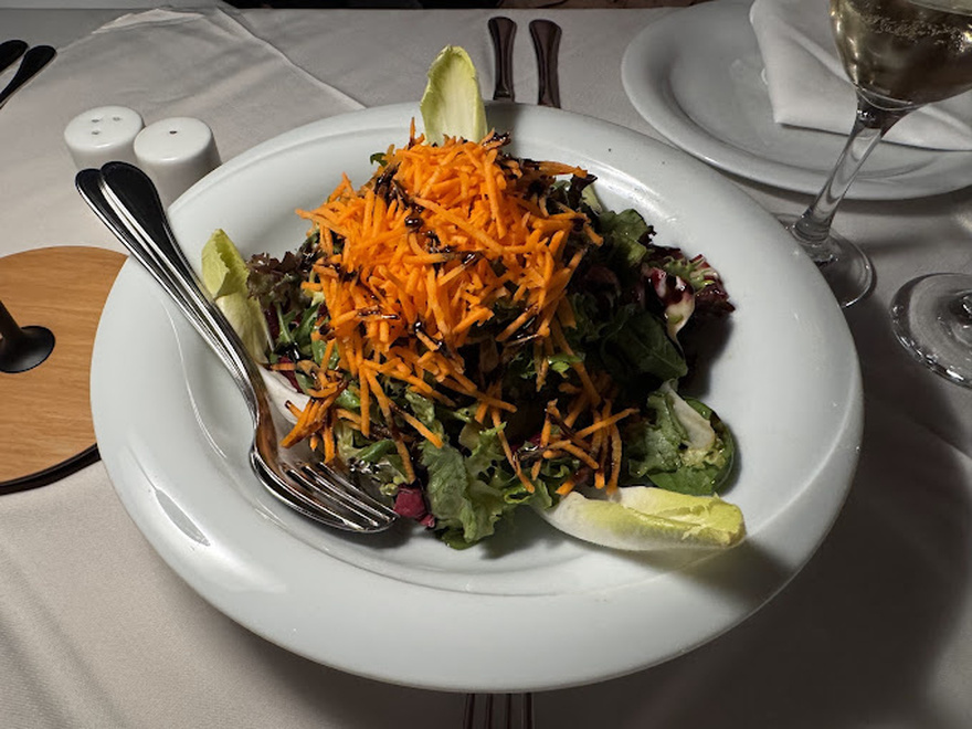 Strofi: Παραδοσιακή ελληνική ταβέρνα με θέα την Ακρόπολη