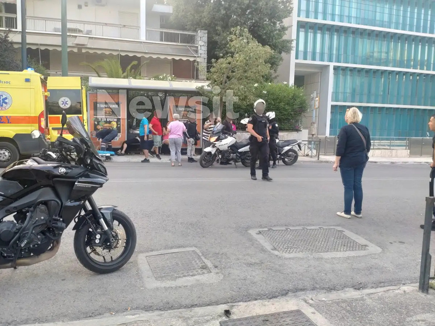 Χαλάνδρι: Αυτοκίνητο έπεσε σε στάση λεωφορείου παρασύροντας τρία άτομα – Στο νοσοκομείο και ο οδηγός