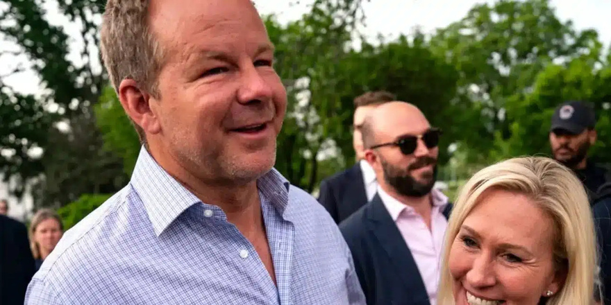 «Γιατί δεν φοράτε κοστούμι; Μήπως δεν έχετε;»: Η ερώτηση στη συνάντηση Ζελένσκι – Τραμπ που προκάλεσε γέλιο στον Βανς!