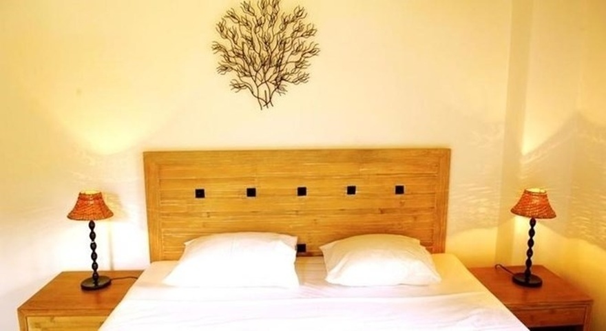 Ελληνικός παράδεισος: Διέρρευσαν για 1η φορά φώτο από το πέτρινο, minimal εσωτερικό του σπιτιού της Ελένης Μενεγάκη στα Άχλα