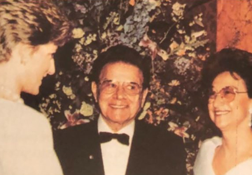 Εριέττα Λάτση: Μια ζωή σαν μυθιστόρημα, το κλέψιμο στα 16, η ευτυχισμένη οικογένεια, οι δωρεές και η σπάνια φωτογραφία με την Νταϊάνα