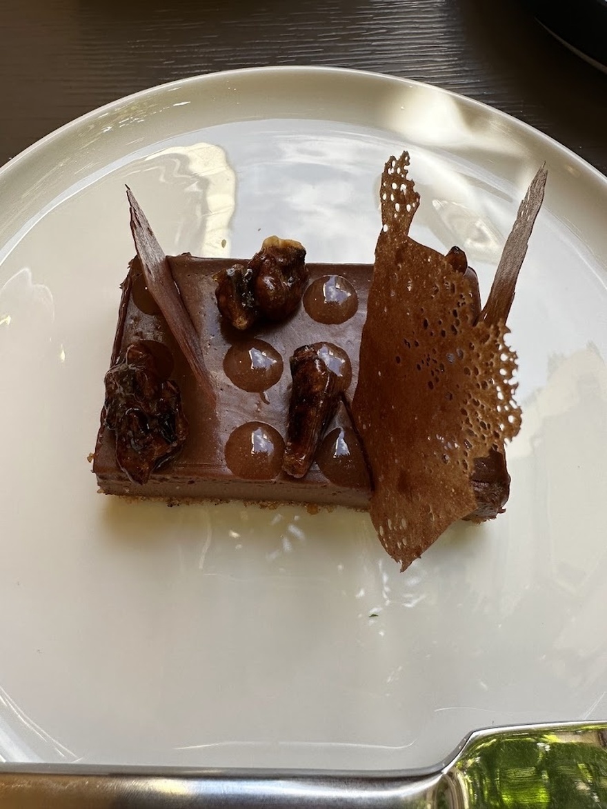 Nolan: Η Fusion Γαστρονομία που Εντυπωσιάζει στο Κέντρο της Αθήνας