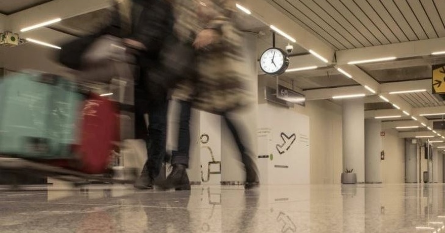 Πανικός στο αεροδρόμιο: Κατέρρευσε μέρος της οροφής – «Θεέ μου» φώναζαν τουρίστες