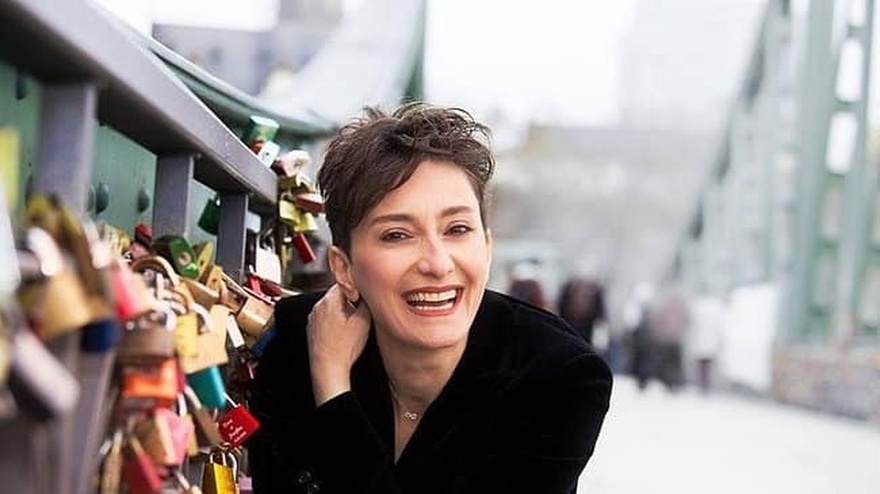 Γιορτή της Μητέρας: 15 διάσημες Ελληνίδες μητέρες που απέδειξαν ότι η υιοθεσία δεν είναι μόνο λύση αλλά και επιλογή