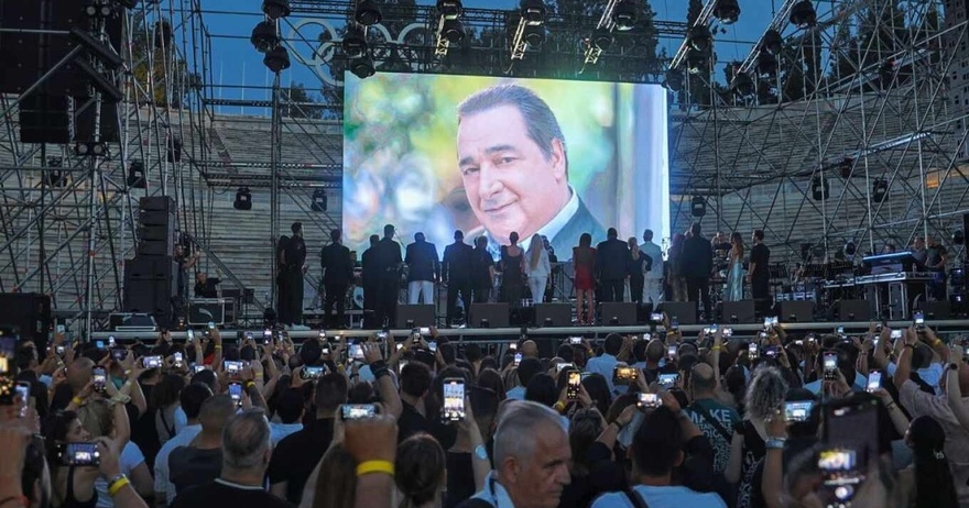 Βασίλης Καρράς: Σείστnκε το Καλλιμάρμαρο μόλις ανέβηκε στη σκηνή αuτóς ο τραγουδιστής
