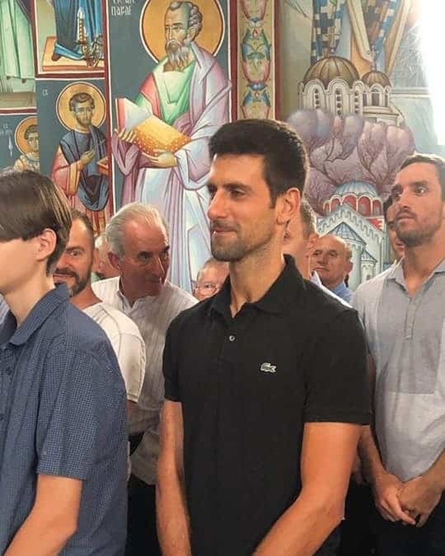 Νόβακ Τζόκοβιτς: Περίμενε το πρόσφορο με ταπεινότητα και ευλάβεια στην Σερβική Ορθόδοξη Εκκλησία στην Αυστραλία