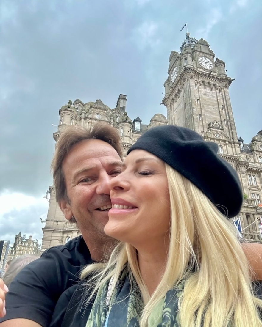 Ελληνικός παράδεισος: Διέρρευσαν για 1η φορά φώτο από το πέτρινο, minimal εσωτερικό του σπιτιού της Ελένης Μενεγάκη στα Άχλα