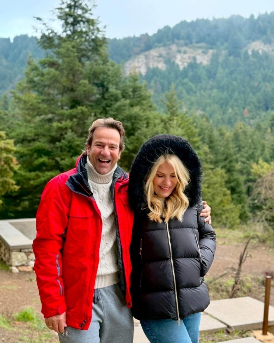 Ελληνικός παράδεισος: Διέρρευσαν για 1η φορά φώτο από το πέτρινο, minimal εσωτερικό του σπιτιού της Ελένης Μενεγάκη στα Άχλα