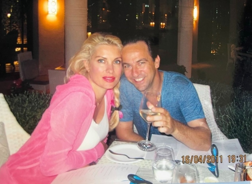 Ελληνικός παράδεισος: Διέρρευσαν για 1η φορά φώτο από το πέτρινο, minimal εσωτερικό του σπιτιού της Ελένης Μενεγάκη στα Άχλα