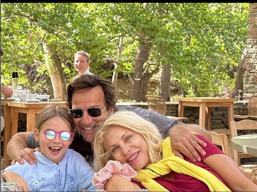 Ελληνικός παράδεισος: Διέρρευσαν για 1η φορά φώτο από το πέτρινο, minimal εσωτερικό του σπιτιού της Ελένης Μενεγάκη στα Άχλα