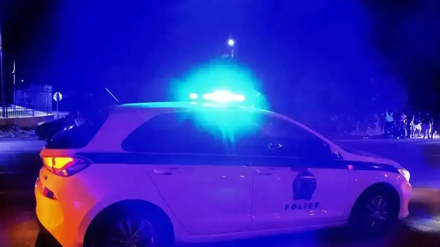 Άνδρας βρέθηκε καμένος και δεμένος μέσα σε κλεμμένο αυτοκίνητο στη Βοιωτία