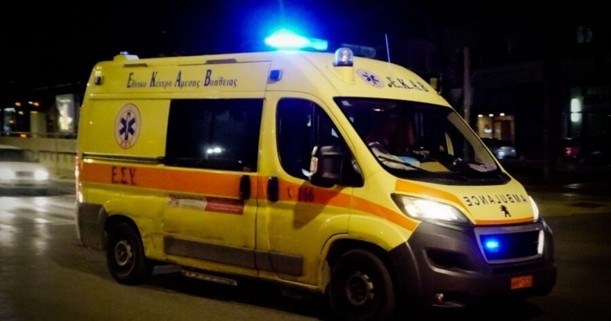 Αυτοκίνητο έπεσε σε στάση ΚΤΕΛ – Αναφορές για αρκετούς τραυματίες