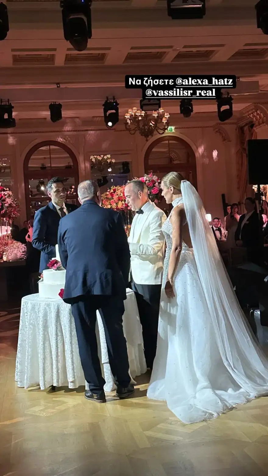 Όλοι κοιτούσαν την Σταματίνα αντί για την νύφη: Παντρεύτηκε η δημοσιογράφος Αλεξάνδρα Χατζηγεωργίου
