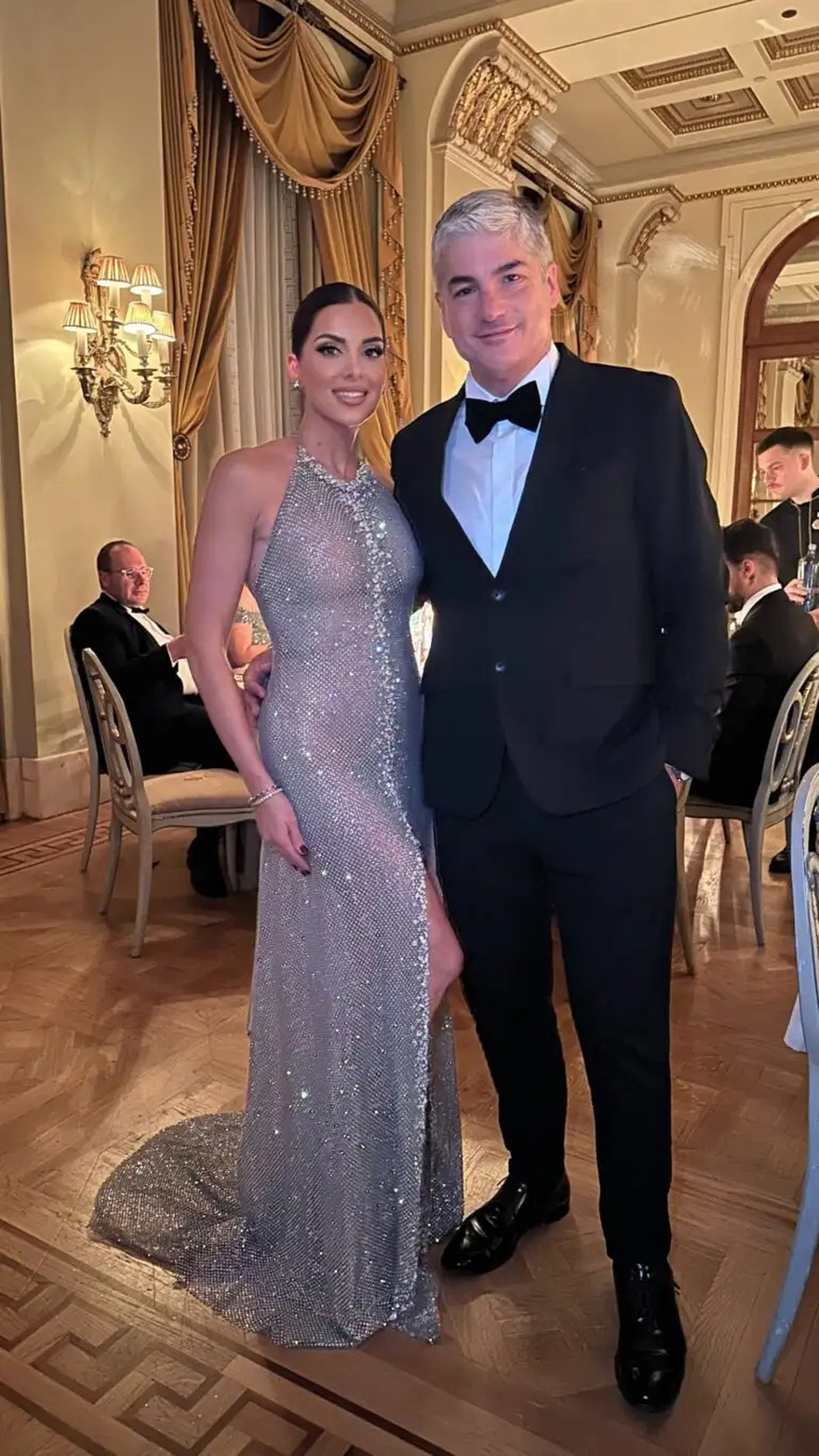 Όλοι κοιτούσαν την Σταματίνα αντί για την νύφη: Παντρεύτηκε η δημοσιογράφος Αλεξάνδρα Χατζηγεωργίου