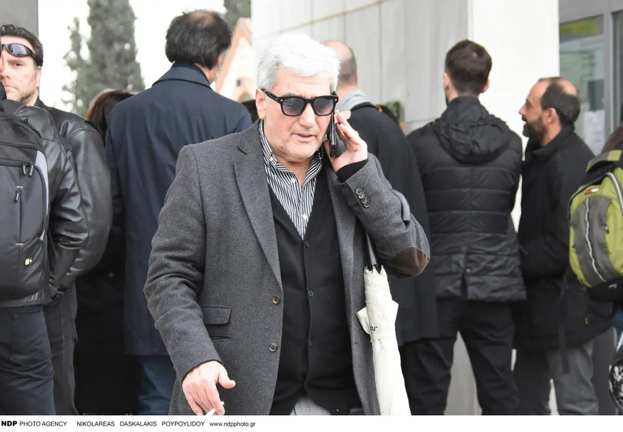 «Ξεκουράστηκε…»: Θρήνος για τον «κακό» του Παρά 5, Νίκο Νικολάου – «Μούδιασε» ο αγαπημένος ηθοποιός μόλις έμαθε ότι πέθανε ο ξάδερφός του