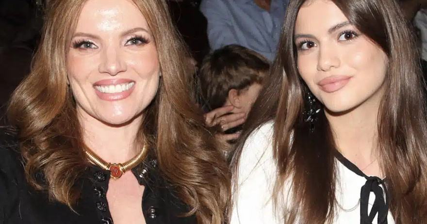 Πολύ κομψή η Κιμ Κίλιαν: Ντυμένη με μια μακριά φαρδιά φούστα δίπλα στη κόρη της μετά τη σοβαρή περιπέτεια με τον καρκίνο