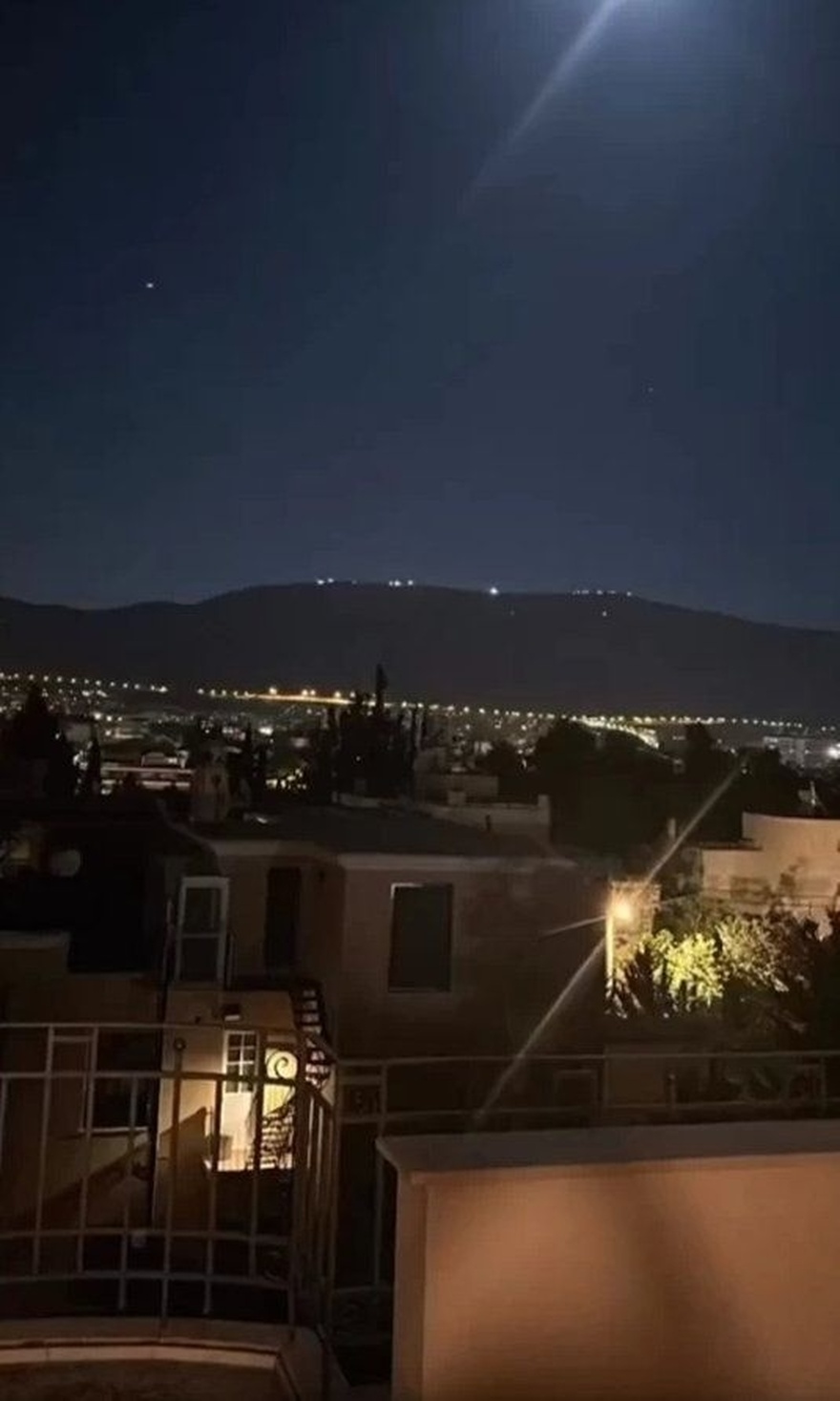 Με θέα όλη την Αθήνα: Το «παλάτι» που μετακóμισε η Φαίη Σκορδά