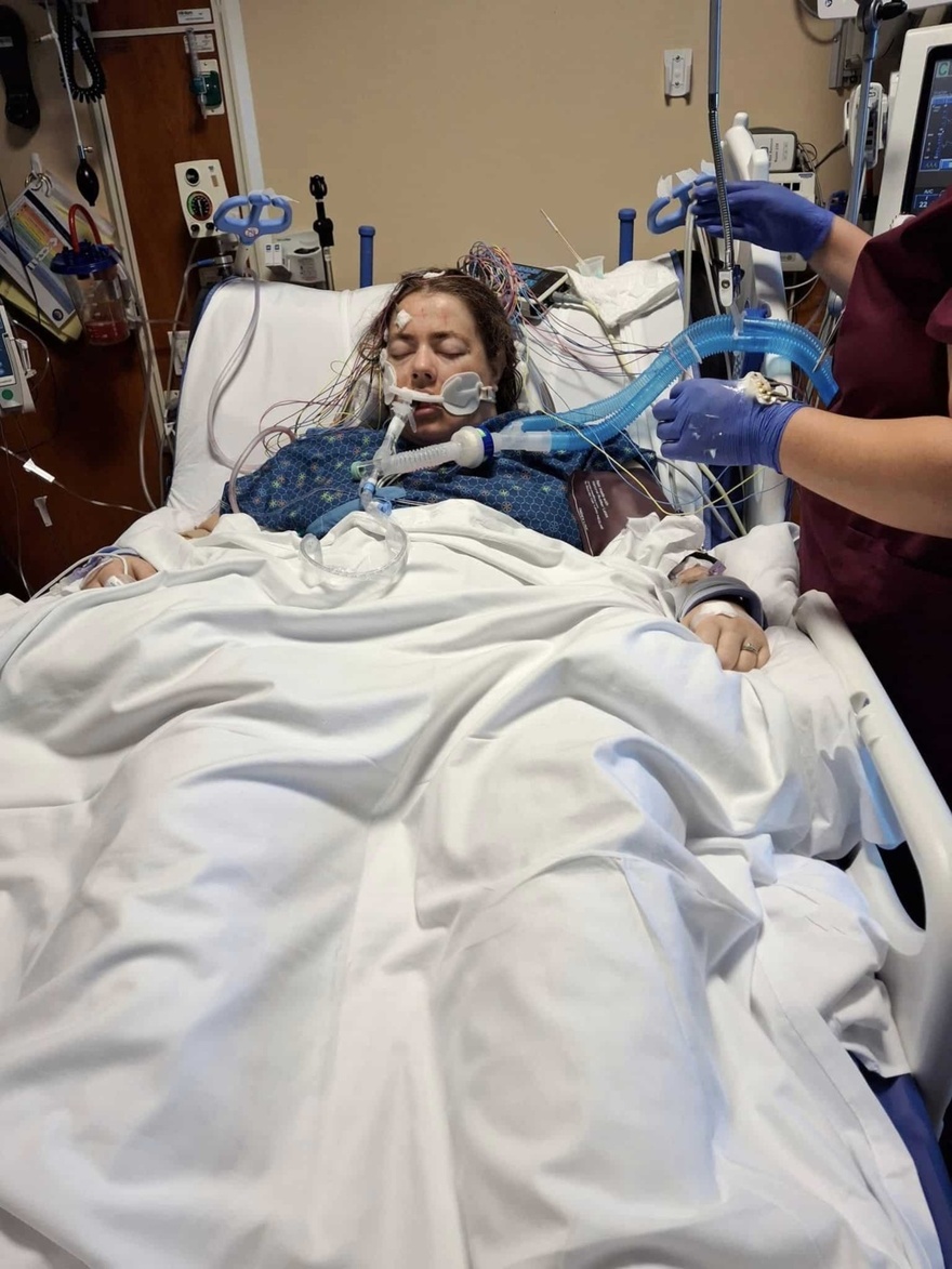 Έβγαλαν δύο λίτρα μαύρου υγρού από τους πνεύμονες 32χρονης που έκανε ηλεκτρονικό τσιγάρο