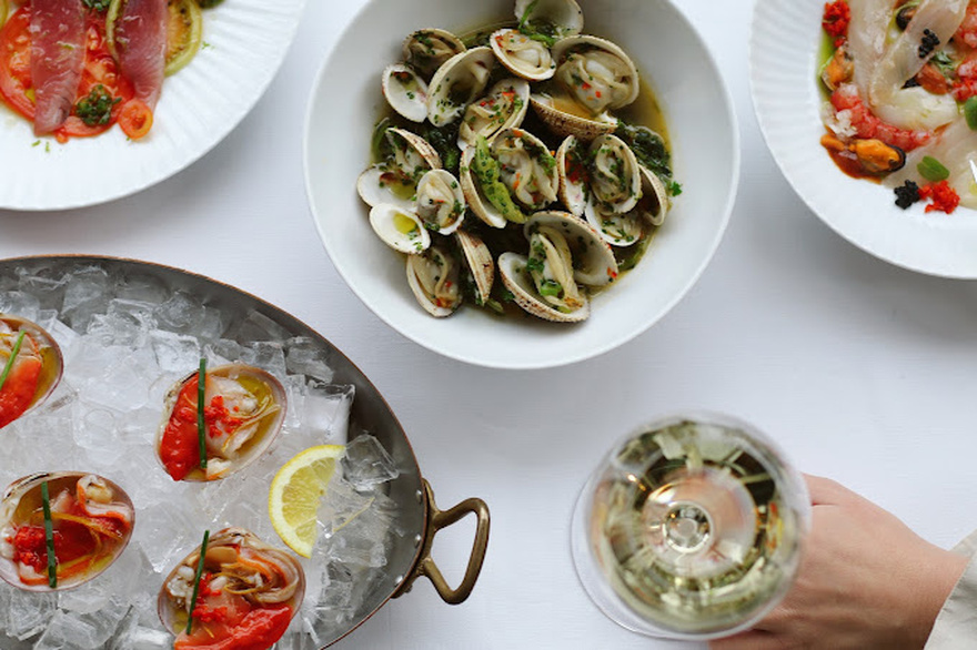 Vezené: Μοντέρνο εστιατόριο με έμφαση στα κρεατικά.