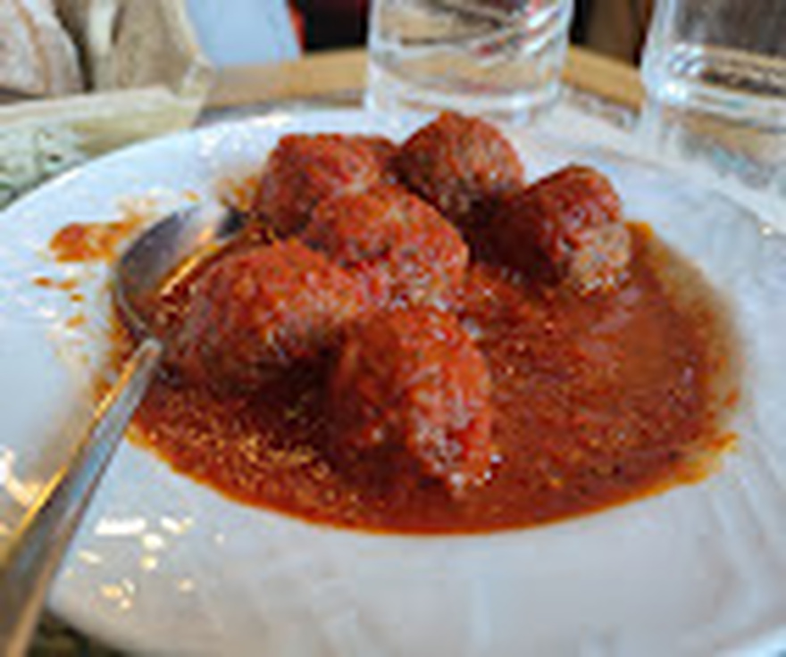 4 Ταβέρνες στην Πλάκα με παραδοσιακή Ελληνική κουζίνα