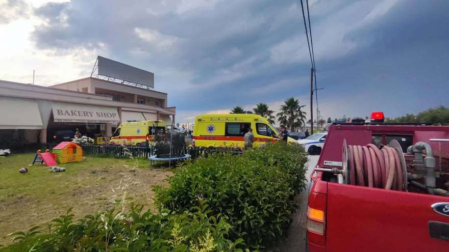 Tζιπ «μπούκαρε» σε φούρνο και παρέσυρε πελάτες – Ένας νεκρός και ένας σοβαρά τραυματίας