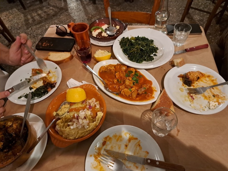 Το Υπόγειο του Μαραθωνίτη: Ένα αυθεντικό στέκι με ιστορία