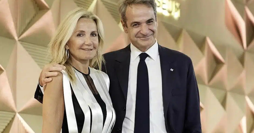 Έλαμψαν και έκαναν την Ελλάδα περήφανη ο Κυριάκος Μητσοτάκης και η σύζυγός του στο Κάιρο