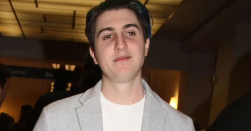 ΜΟΛΙΣ ΜΑΘΕΥΤΗΚΕ ΓΙΑ ΤΟΝ ΓΙΟ ΤΟΥ ΠΑΡΙΟΥ, GOOD JOB NICKY