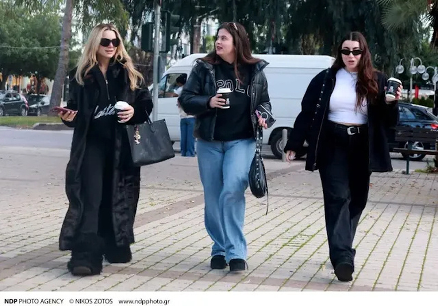 Δεν πρόσεξε τις κάμερες η Ζόζεφιν: Για καφέ στην Γλυφάδα με παρέα μετά τον χωρισμό από Νίνο – Ποιος την συνόδευε