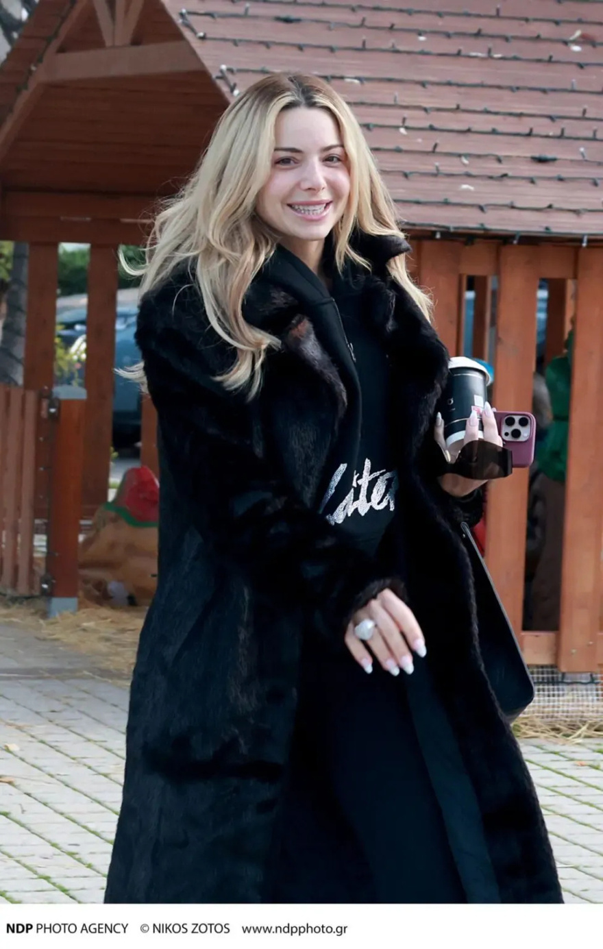 Δεν πρόσεξε τις κάμερες η Ζόζεφιν: Για καφέ στην Γλυφάδα με παρέα μετά τον χωρισμό από Νίνο – Ποιος την συνόδευε