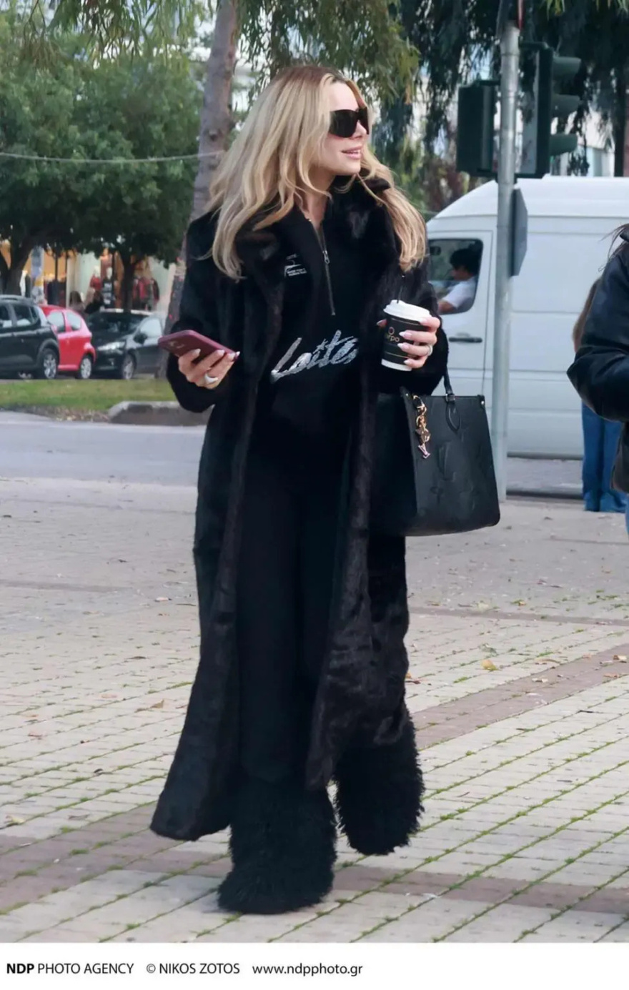 Δεν πρόσεξε τις κάμερες η Ζόζεφιν: Για καφέ στην Γλυφάδα με παρέα μετά τον χωρισμό από Νίνο – Ποιος την συνόδευε