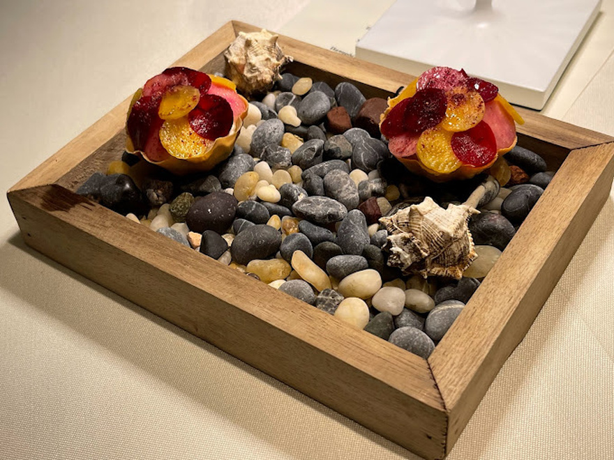 Botrini’s: Μια σύγχρονη ερμηνεία της ελληνικής μαγειρικής παράδοσης μέσα από μια ανθολογία βραβευμένων δημιουργιών.