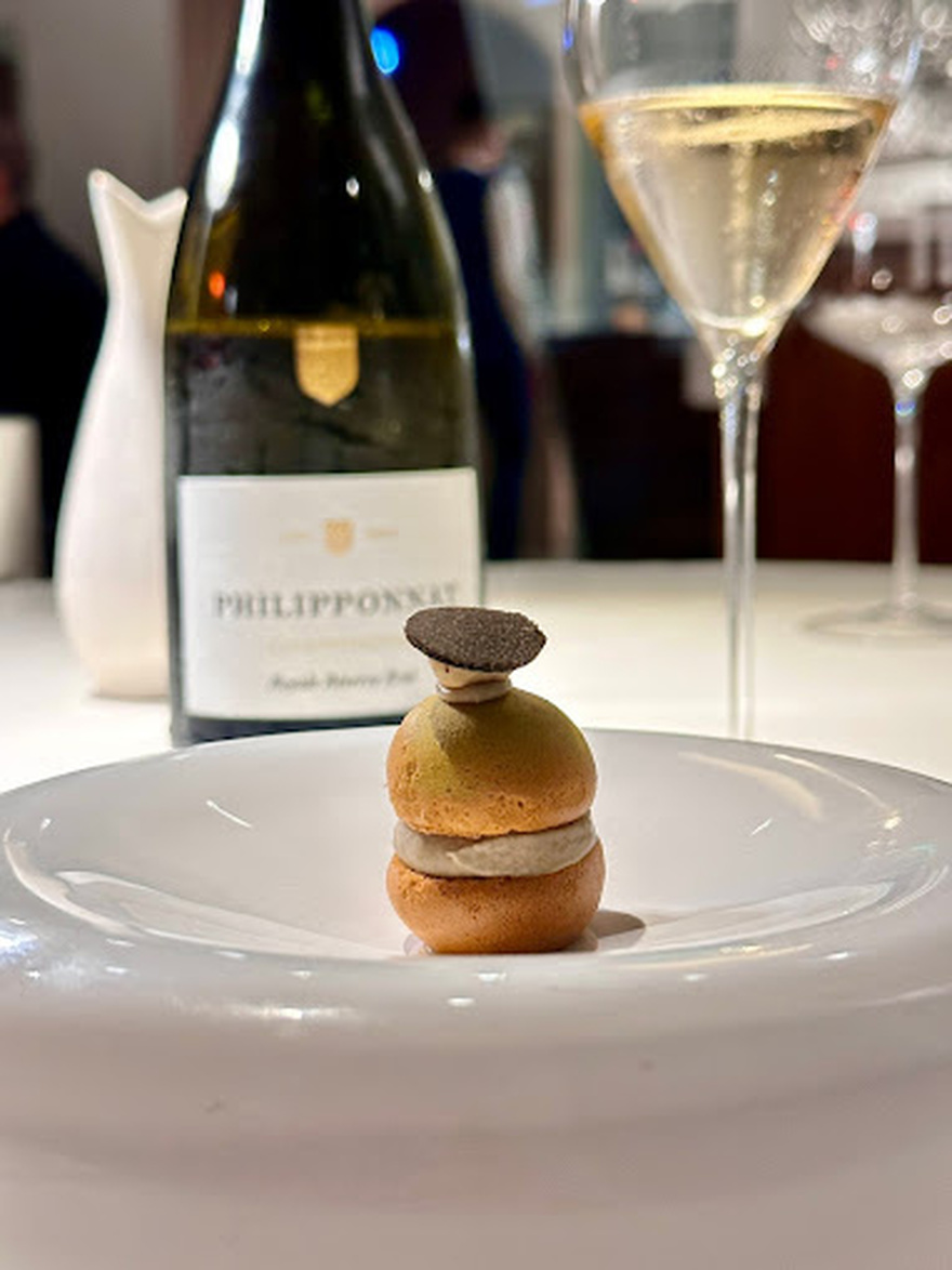 Botrini’s: Μια σύγχρονη ερμηνεία της ελληνικής μαγειρικής παράδοσης μέσα από μια ανθολογία βραβευμένων δημιουργιών.