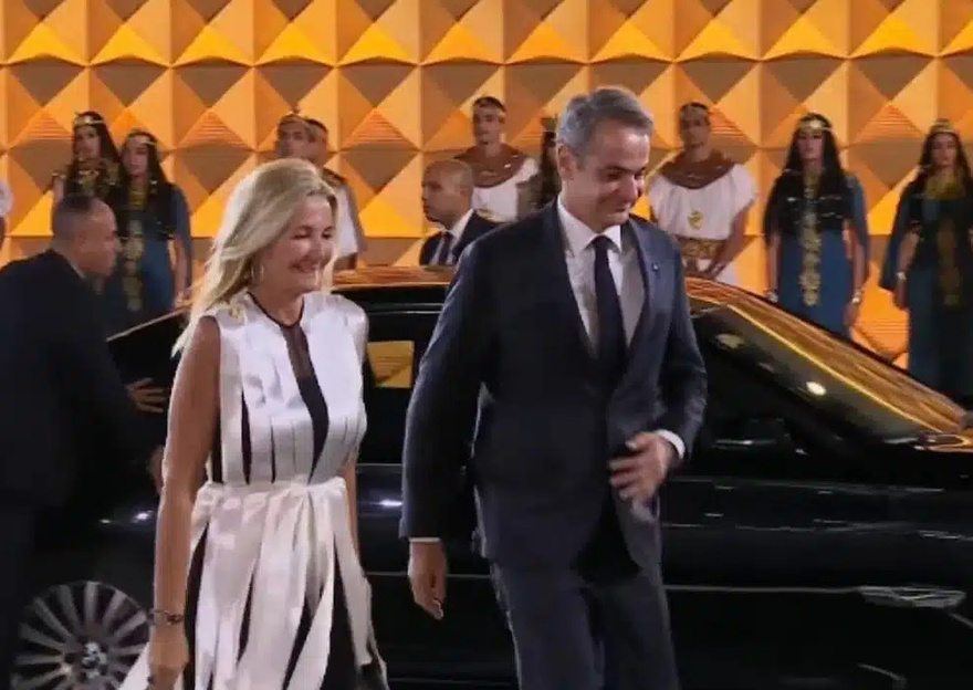 Έλαμψαν και έκαναν την Ελλάδα περήφανη ο Κυριάκος Μητσοτάκης και η σύζυγός του στο Κάιρο