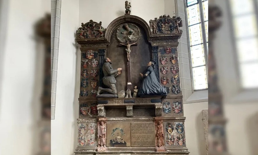 Σάστισε όλη η Θεσσαλονίκη: Αποκάλυψαν γλυπτό που δείχνει γυναίκα σε λεωφορείο και όλοι ρωτούσαν το ίδιο πράγμα