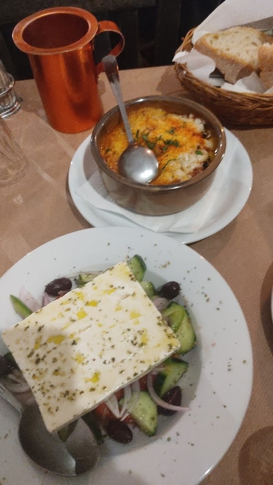 Το Υπόγειο του Μαραθωνίτη: Ένα αυθεντικό στέκι με ιστορία