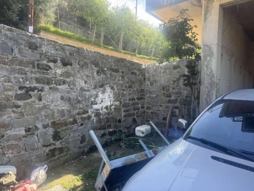 Μαθεύτηκε όλη η αλήθεια για τον 3χρονο Ανδρέα που σκοτώθηκε πέφτοντας από μάντρα 2 μέτρων στη Αχαΐα – Τον πήρε αγκαλιά