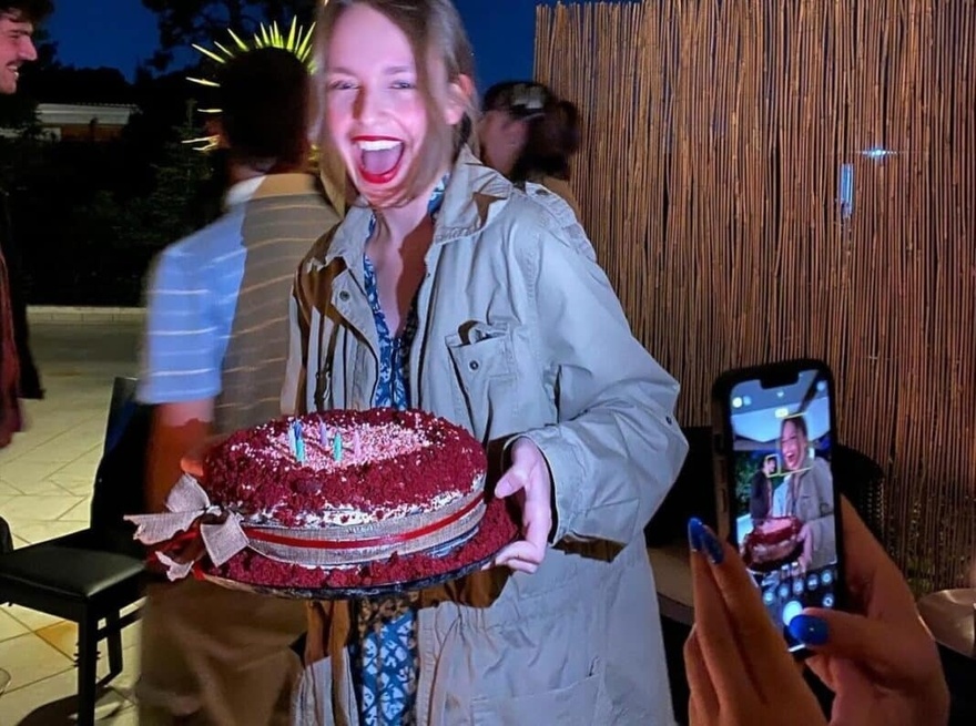 Μαρία Μαγγίνα: Αυτή είναι η μητέρα της κόρης του Απόστολου Γκλέτσου – Με τι ασχολείται