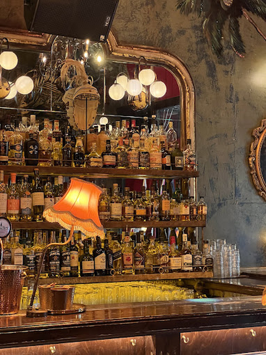 Juan Rodriguez: Ένα από τα πιο ξεχωριστά και ατμοσφαιρικά μπαρ της Αθήνας βρίσκεται στου Ψυρρή