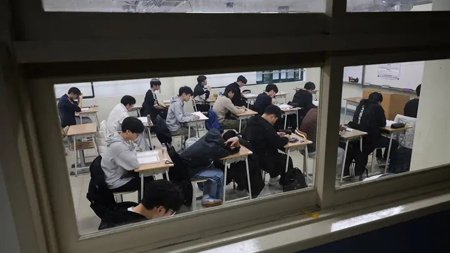 Σταμάτησαν οι πτήσεις για να δώσουν οι μαθητές εξετάσεις εισαγωγής στο πανεπιστήμιο