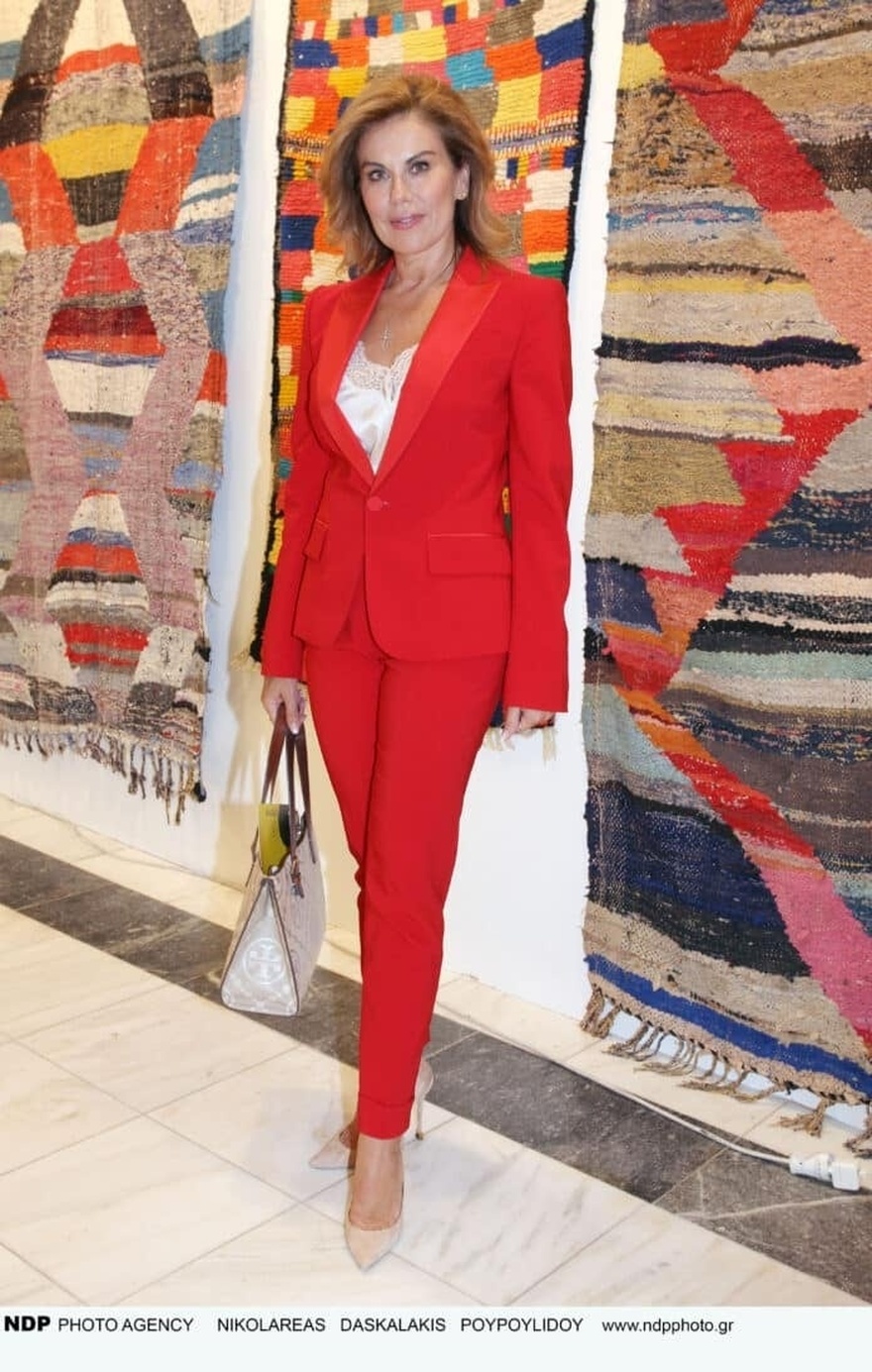 «Ρωμαίος στρατηγός» ο Άδωνις Γεωργιάδης: Η τούρτα γενεθλίων από την Ευγενία Μανωλίδου – «Ήλθα, είδα, εμβολίασα»