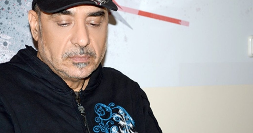 Ο Νότης Σφακιανάκης βρίσκεται σε τεράστιο σοκ μετά τον θάνατο της γυναίκας του (βίντεο)