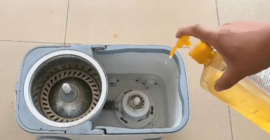 Βάλτε αυτό στο νερό. Ακόμα κι αν δεν σφουγγαρίσετε για μια εβδομάδα, το πάτωμα θα παραμείνει καθαρό χωρίς σκόνη