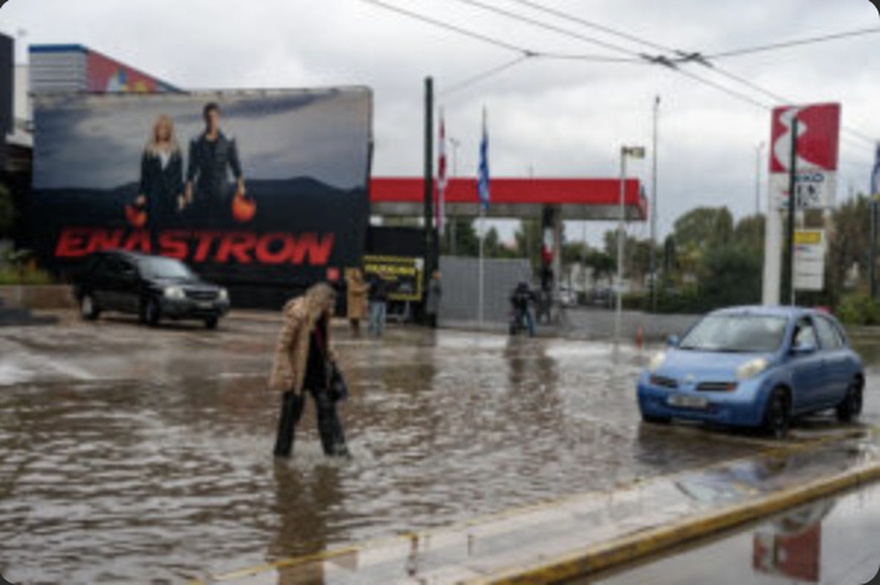 ΣΥΝΑΓΕΡΜΟΣ: Πνίγεται η Αττική – Εικόνες καταστροφής από την καταρρακτώδη βροχή